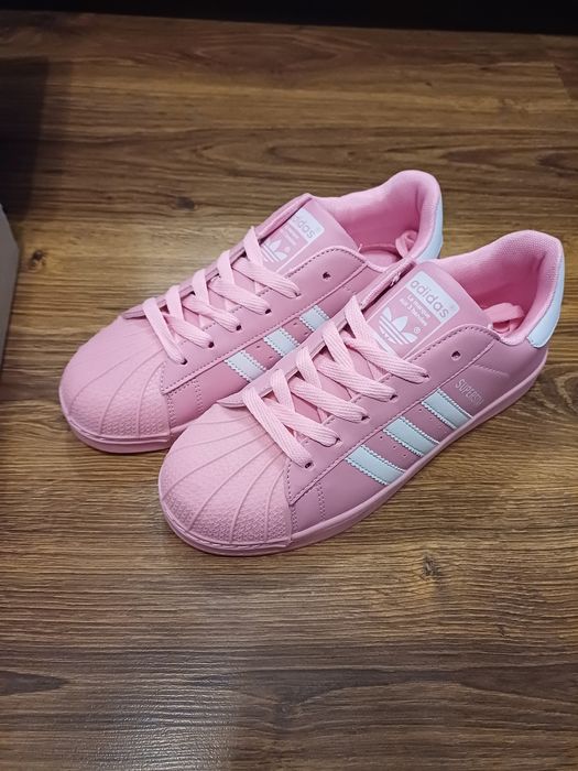 Adidași Superstar