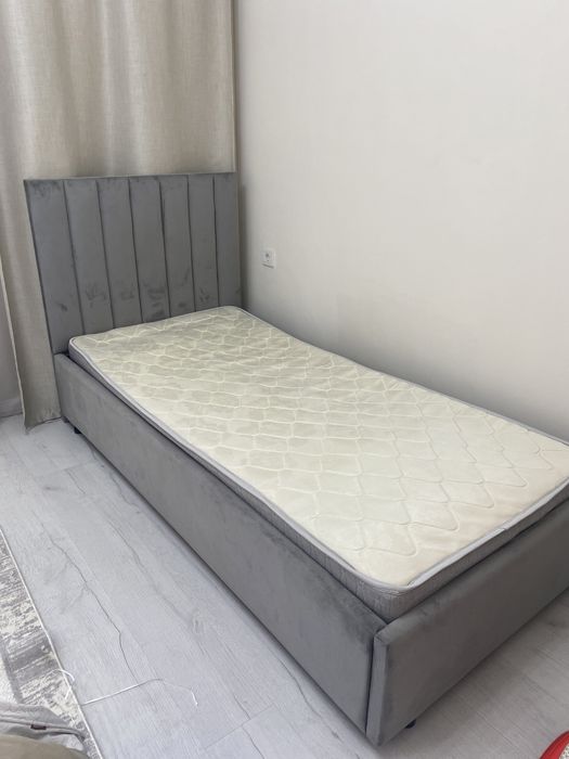 Кровать в темно-сером цвете, велюр