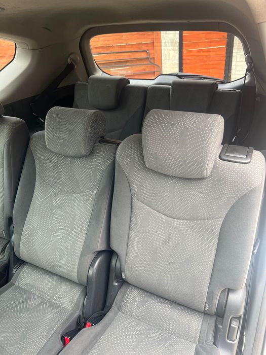 2013 Тойота Приус Плюс