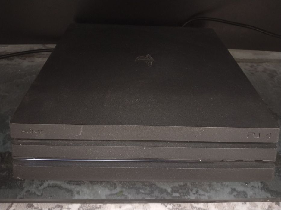 Продам пс4 про срочно