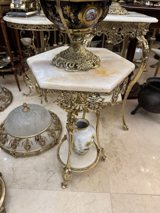 Masa din bronz cu blat din onix