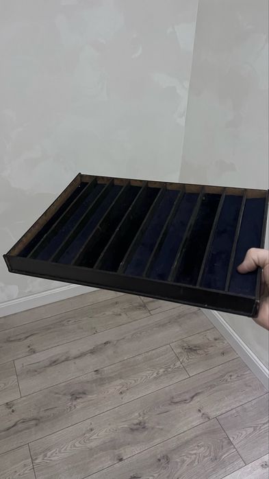 Хар хил аксусураларга витрина