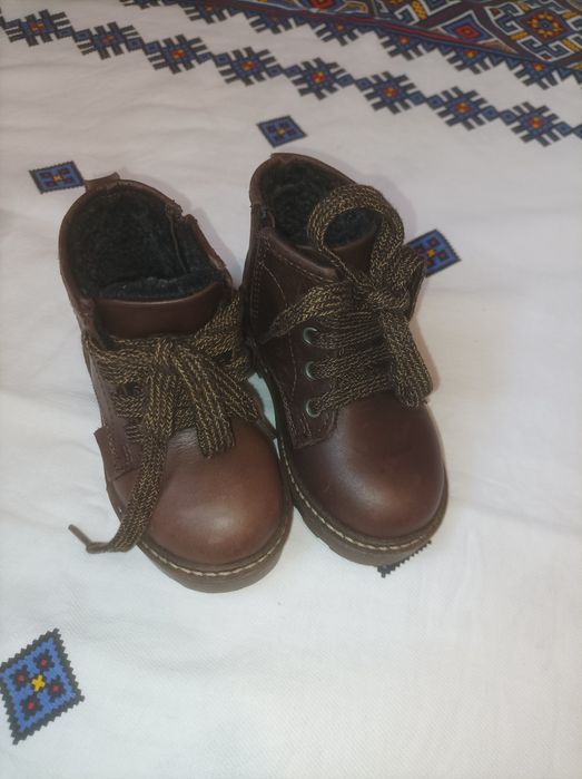 Vând încălțăminte pentru băieți,stare foarte buna mărimi între 20-22