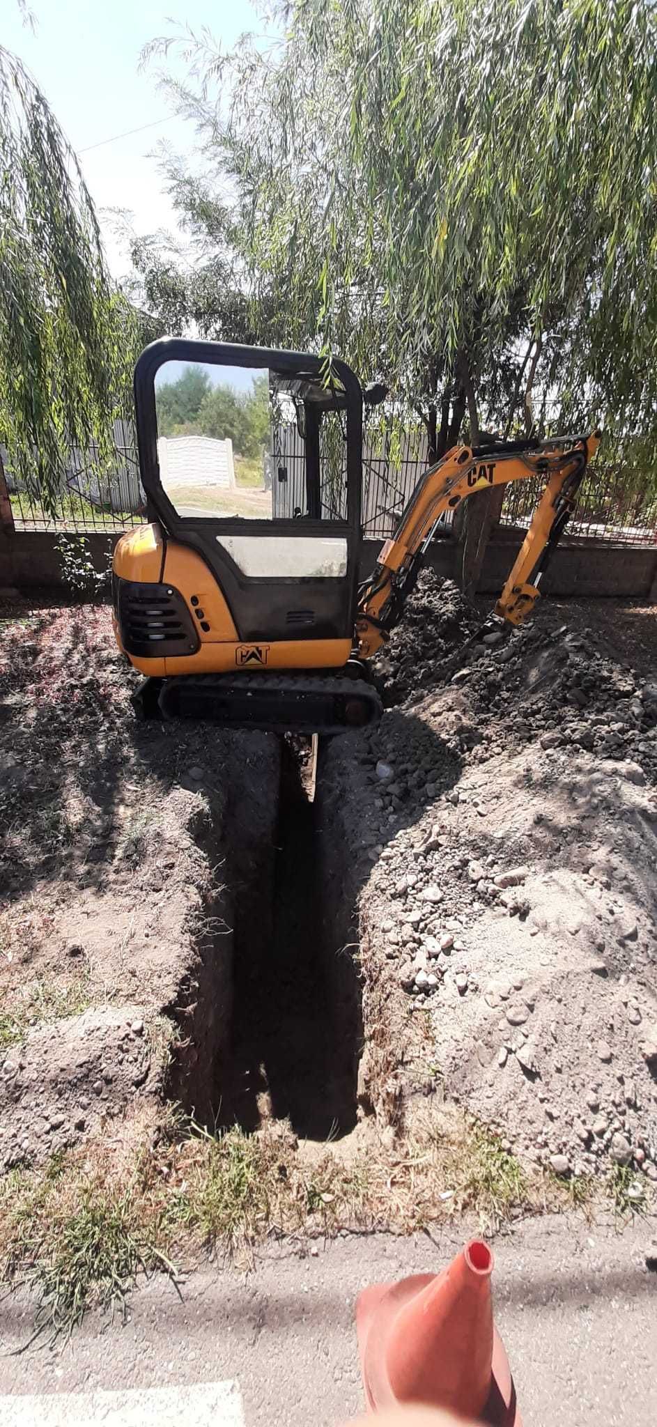 Miniexcavator de inchiriat