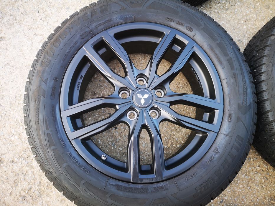 Mitsubishi 17 цола, 215/65/17