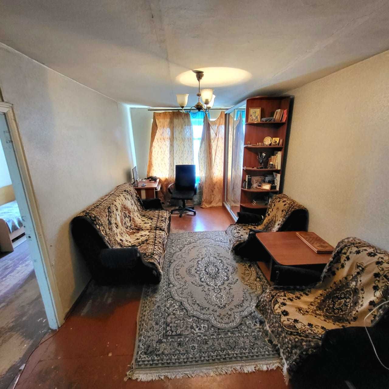 Продам трехкомнатную квартиру на Жазире без ремонта
