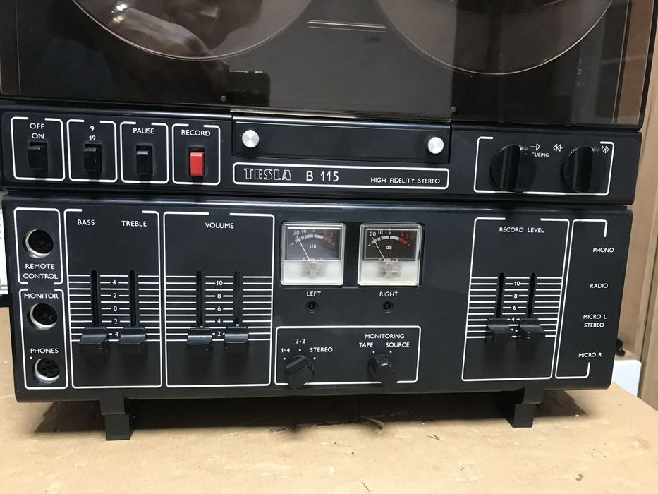 Magnetofon Tesla B115 in stare foarte buna cu ambalaj original