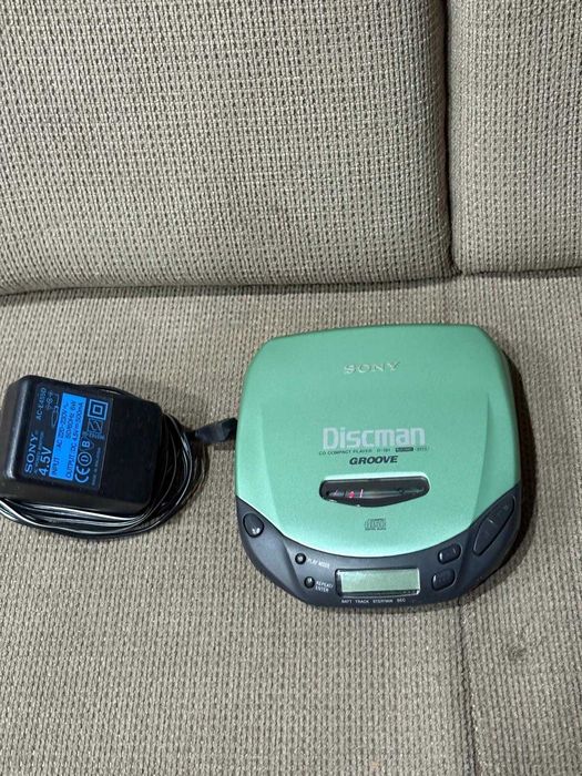 Player CD portabil clasic Sony Discman D-181 + alimentator