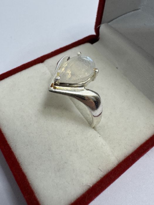 Inel argint 925 cu piatra lunii.