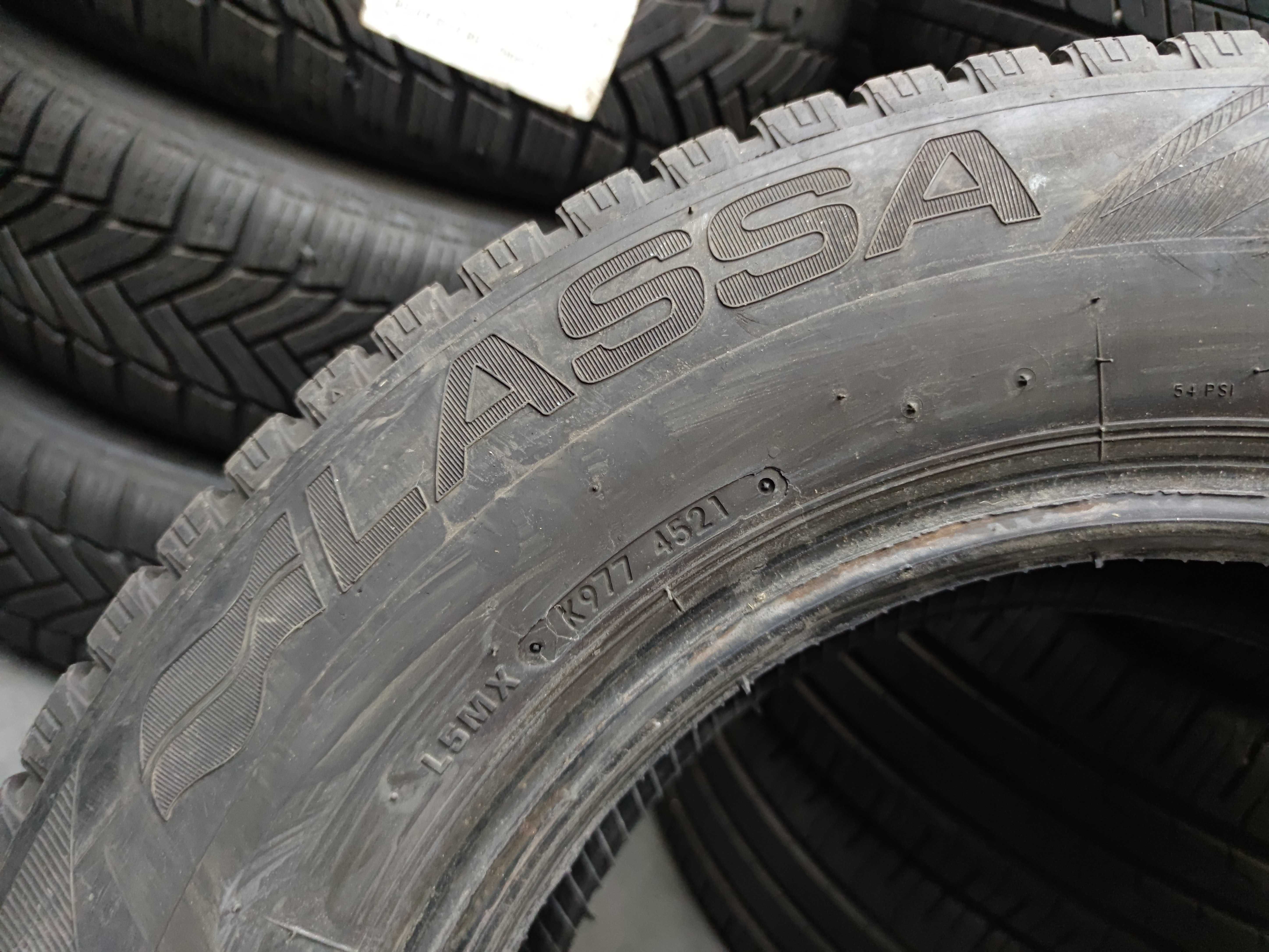 1бр Зимна гума за бус 215 65 15 С - Lassa
