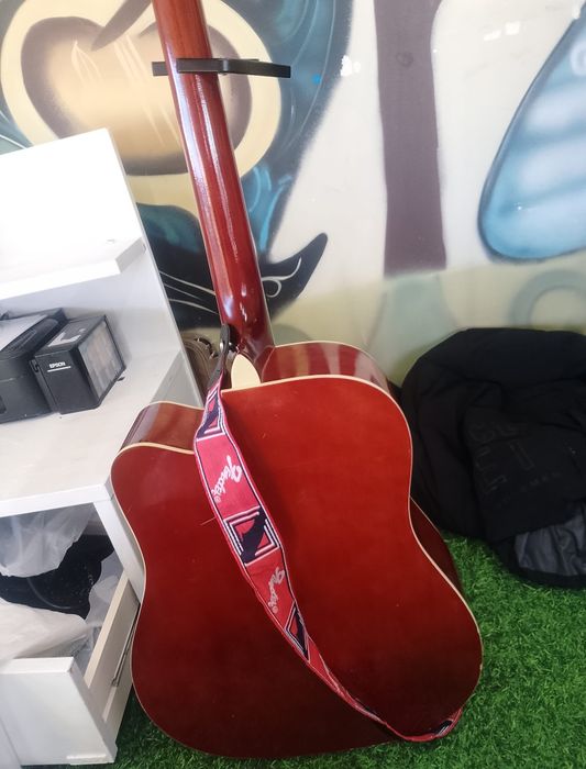 Гитара          .