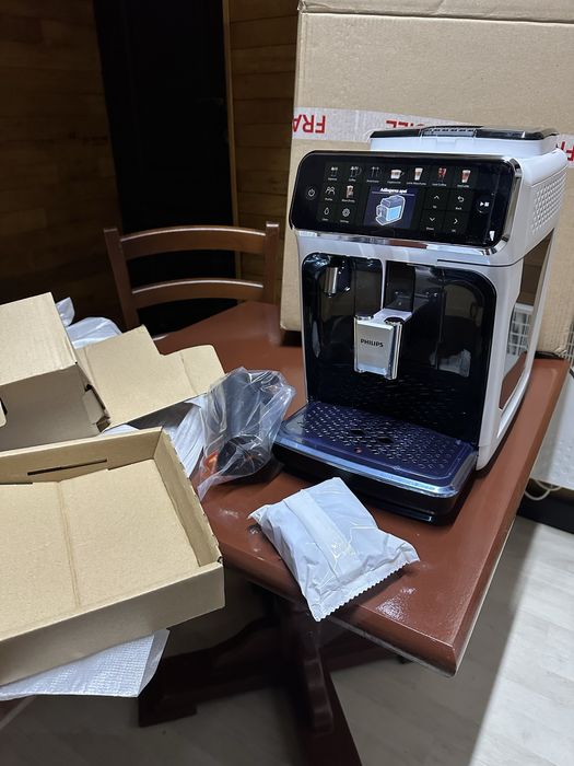 Espressor aparat de cafea Philips Lattego Ep 5500 alb nou