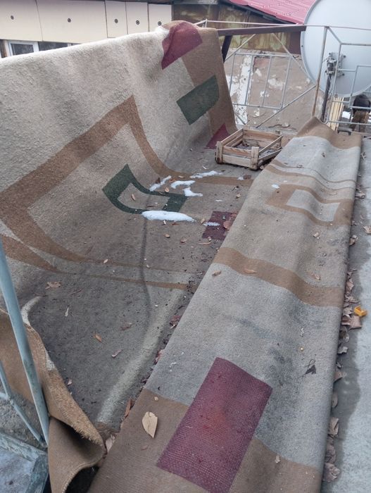 Отдам палас под бассейн