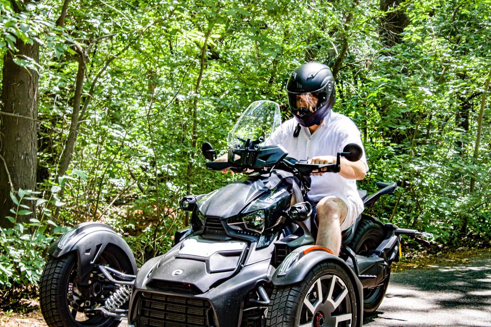 Închiriază un Can-Am Ryker Rally 900cc