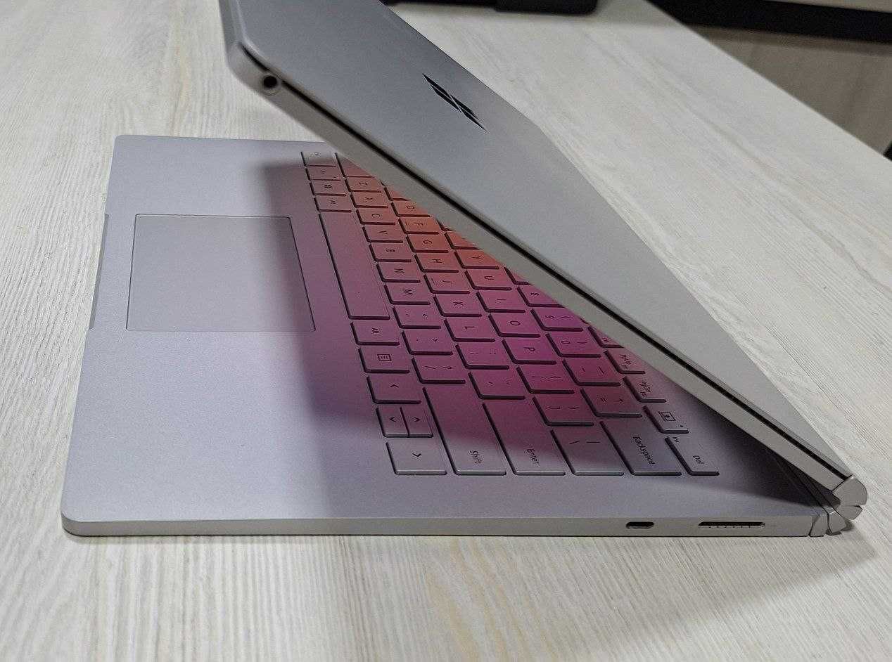 SurfaceBook 2 13.6” 3K IPS Sensor I7-8650U 16GB/512SSD GTX 1050 2GB