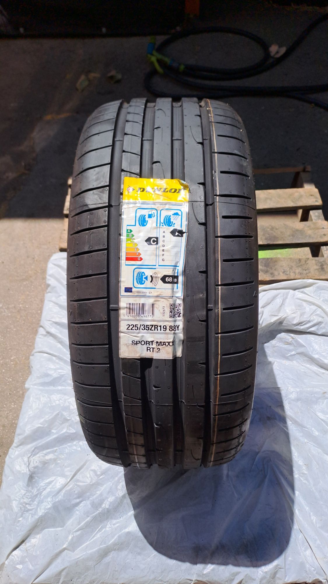 1бр. Нова 225/35/19 Dunlop