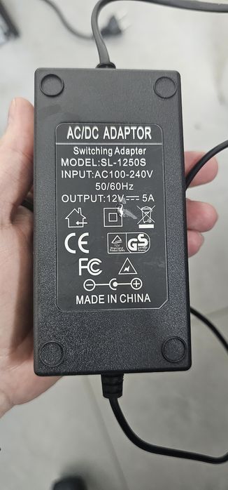 Блок питания на 12V.