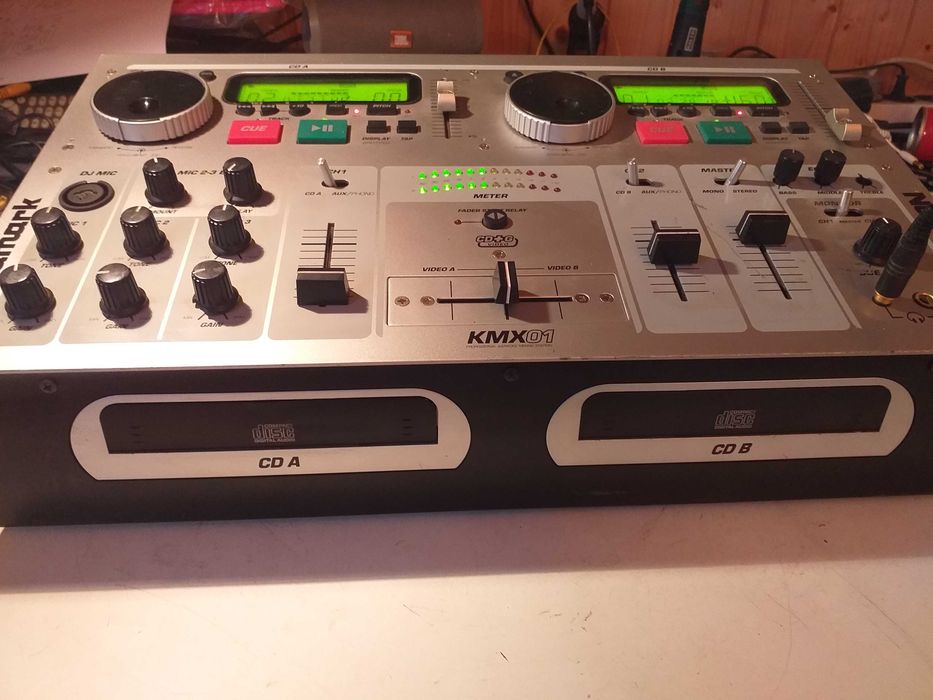 Consola DJ Numark profesionala.