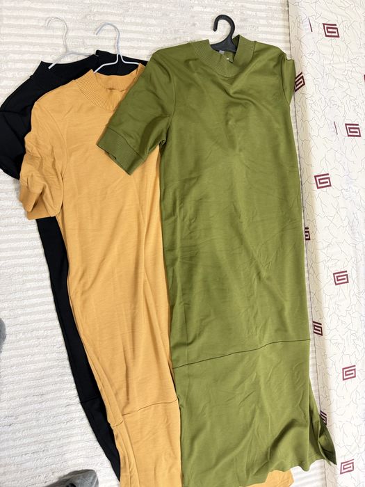 Продам платье срочно!3 платья разные цвета