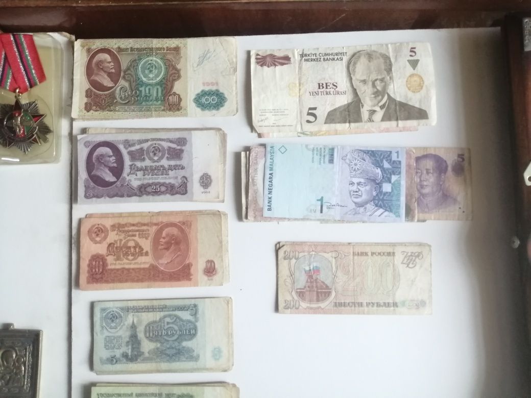 Продам монеты значки
