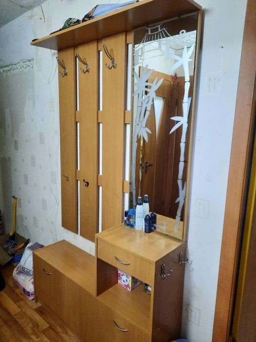 Продам стенку в прихожую