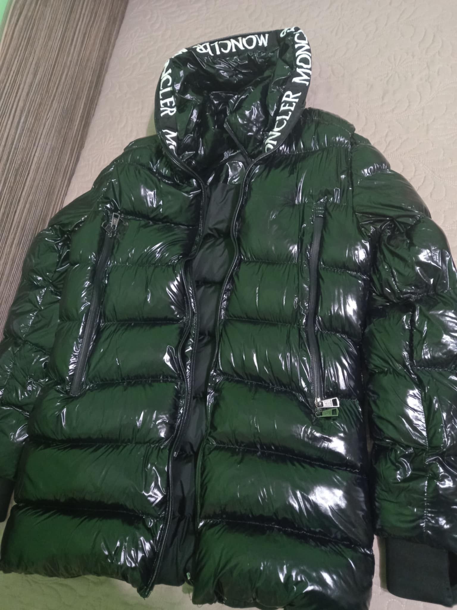 Яке Moncler s size