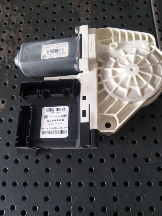 Motoras macara geam dreapta fata vw passat b6 3c 992729105 7746015005 1k0959792g 980852111 1k0959702k