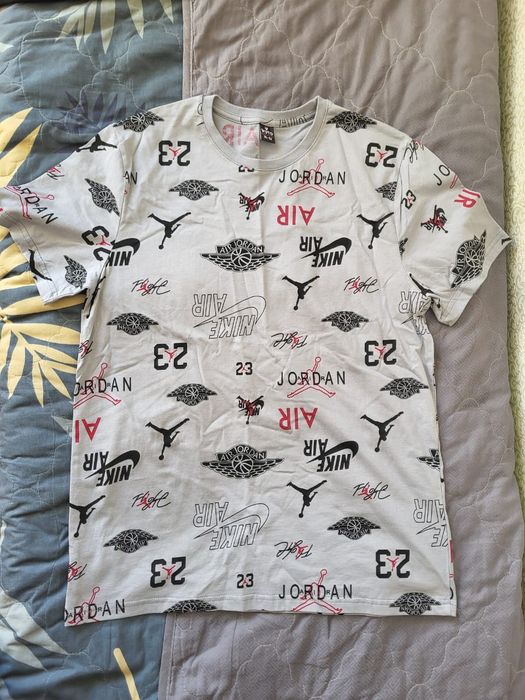 Продам мужские футболки