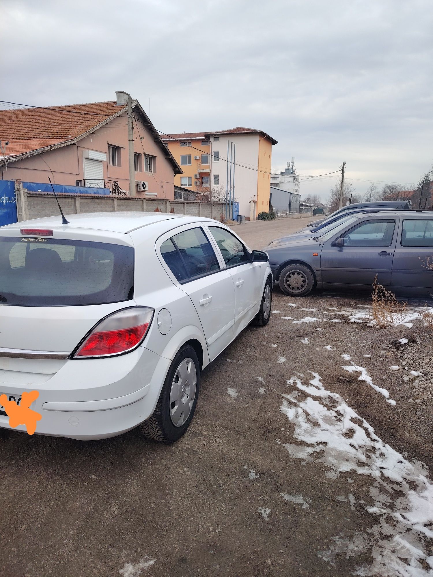 Опел Астра 2010г.Сменен съеденител, свещи. Нови гуми. 165000км.