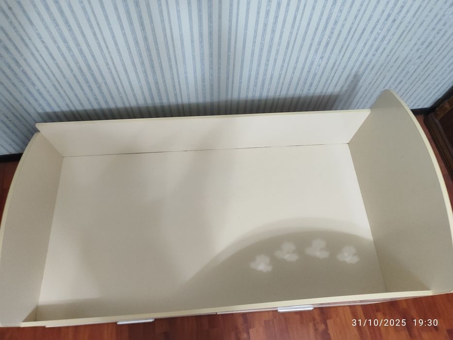 Yosh bolalar krovati