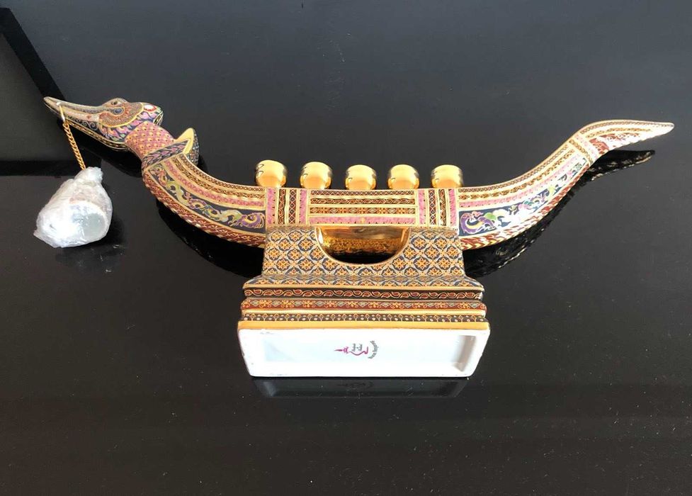 Sfesnic portelan aurit