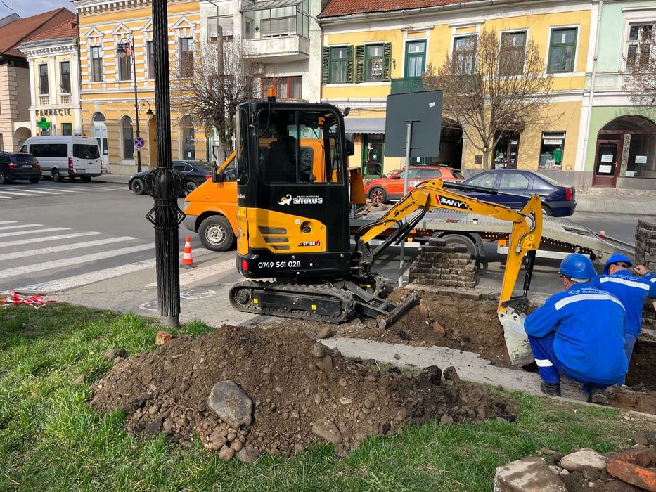 Prestari servicii Cilindru Compactor / buldoexcavator/ miniexcavator