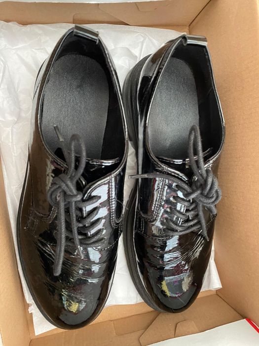 Лачени обувки Deichmann
