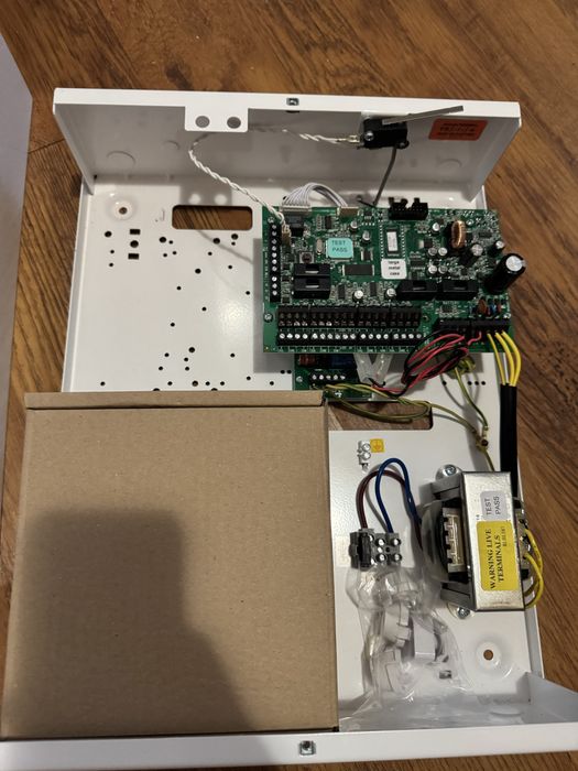 Centrala anti efractie Pyronix euro 46lm kit complet