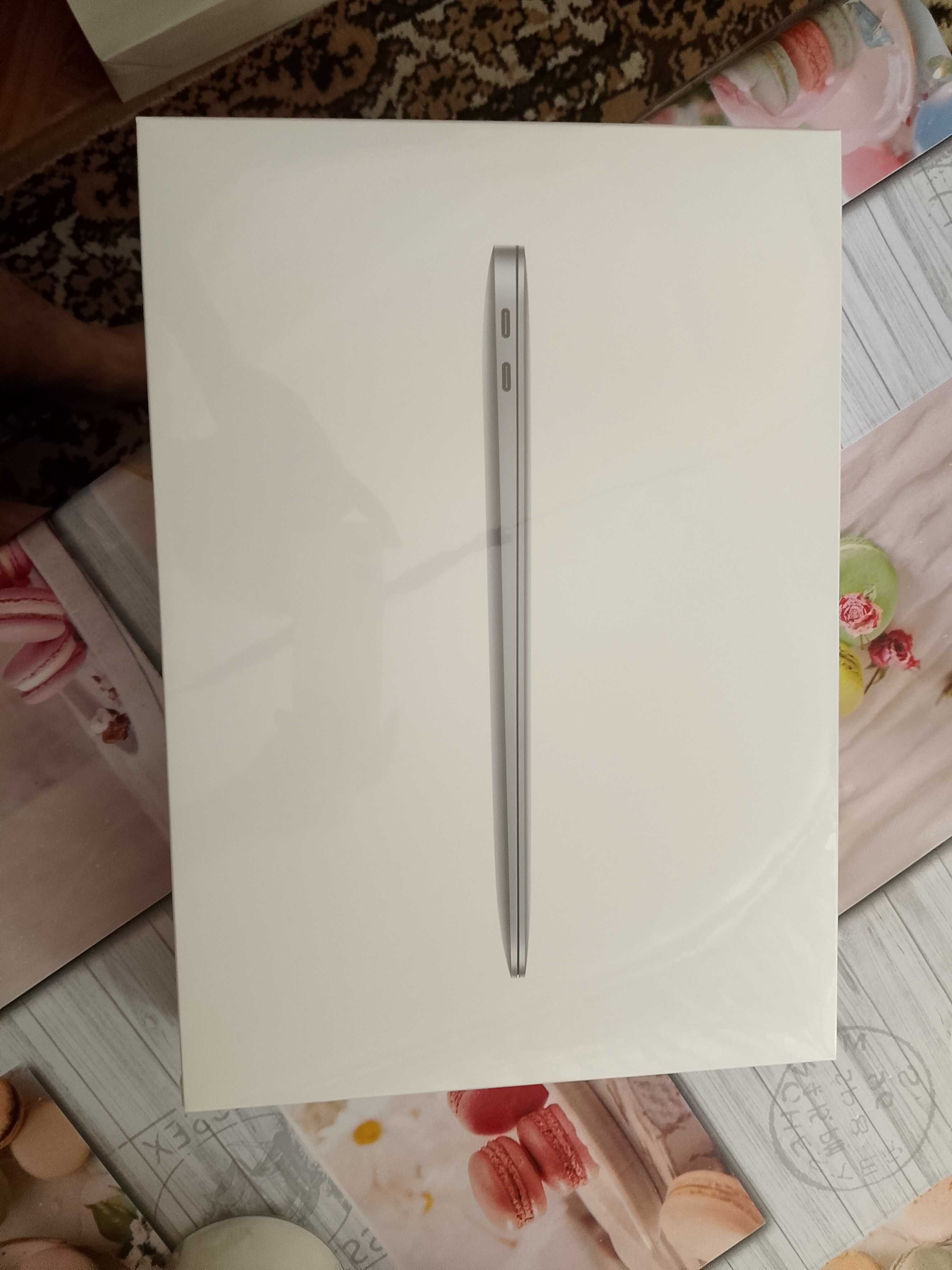 Продается новый mcbook m1 air 13