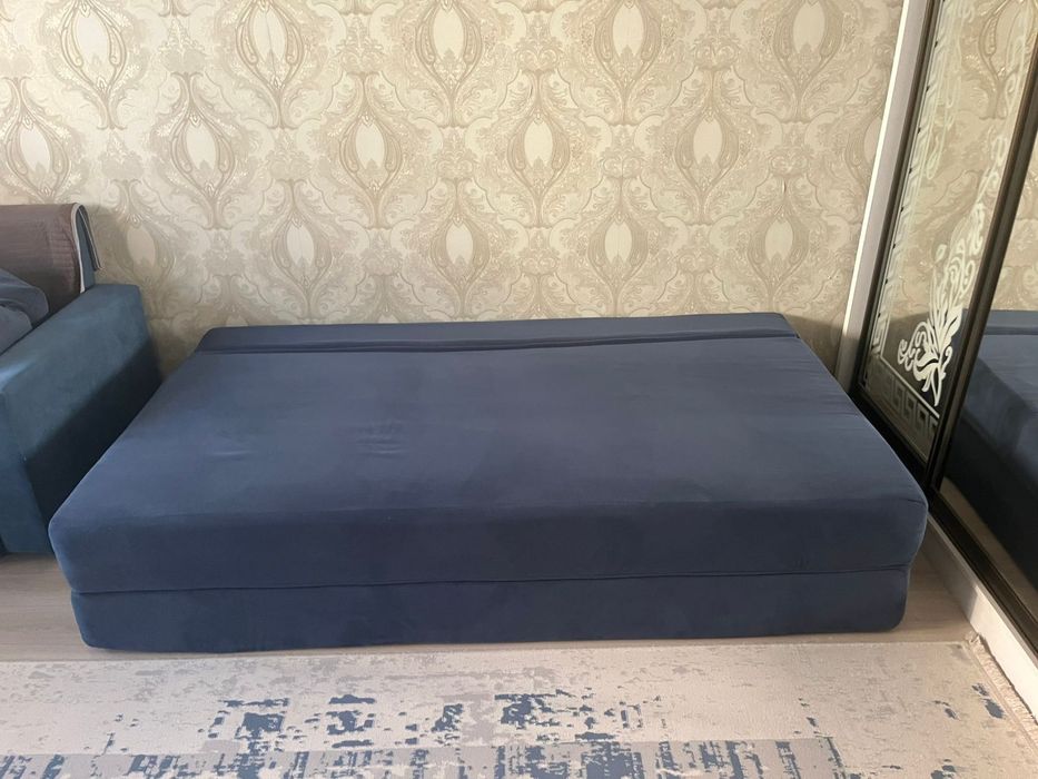 Без каркасный диван