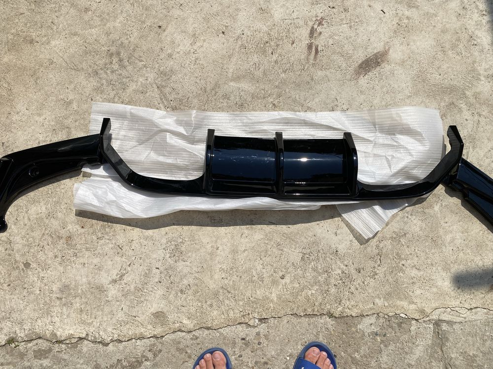 Difuzor spate V-style bmw M4 M3 F82/83/80