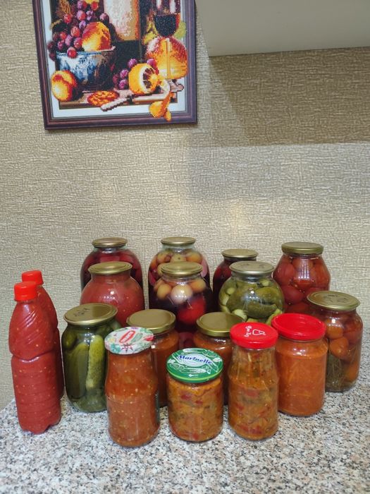 Домашние соления, салаты, компоты