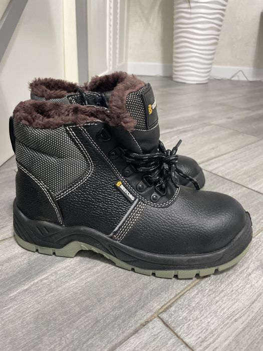 Продам Ботинки зимнии