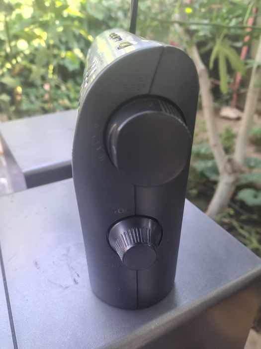 Vând vând radiouri dual grundig Sony