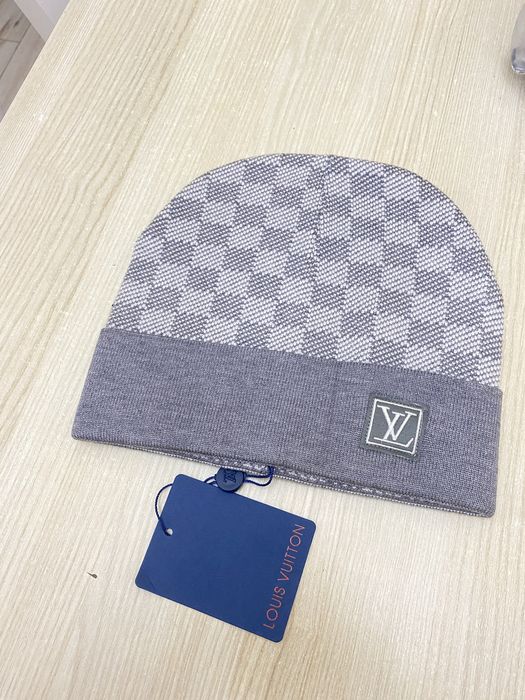 Fes LV nou cu eticheta