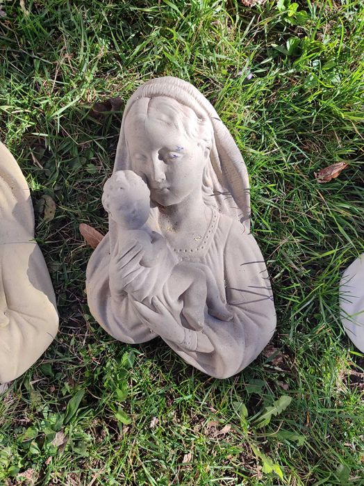 Бетонови фигурки с Богородица