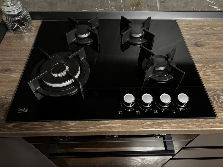 Plita incorporabila BEKO HINW64229S, Gaz, 4 arzatoare, Wok, negru