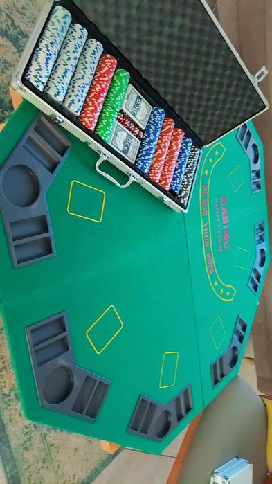 Чипове За покер с маса