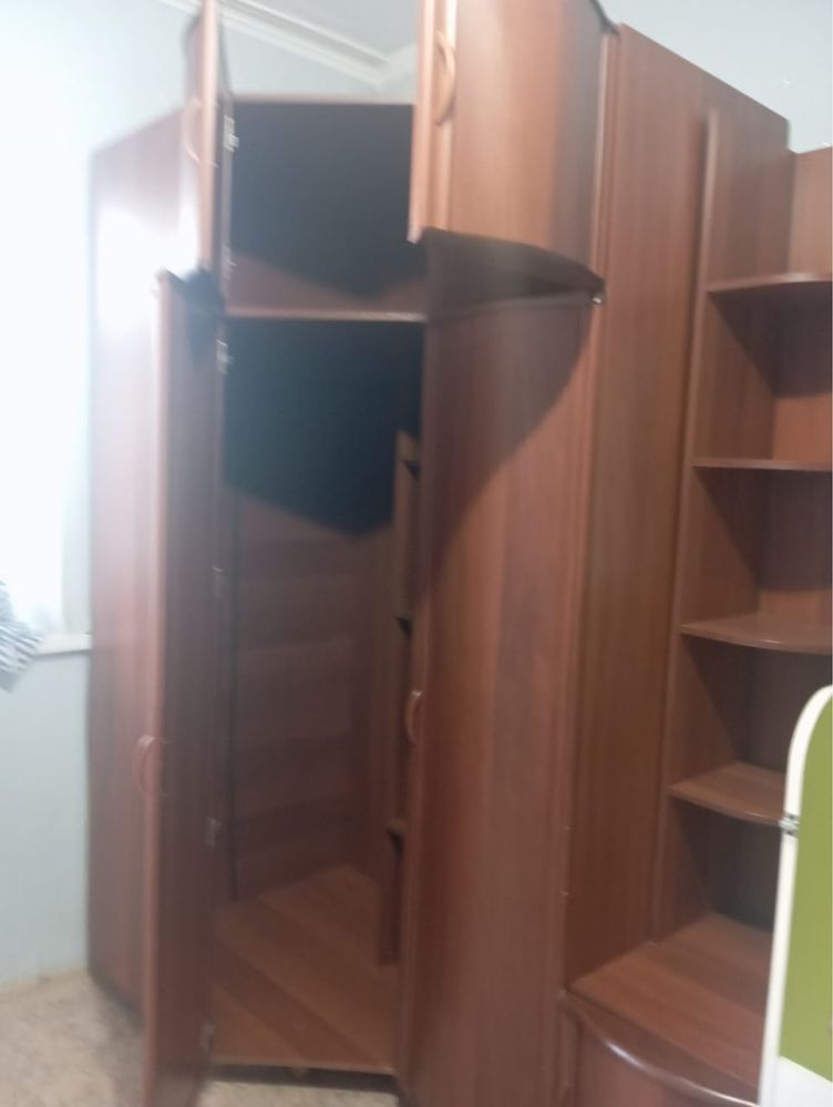 Продам шкаф угловой