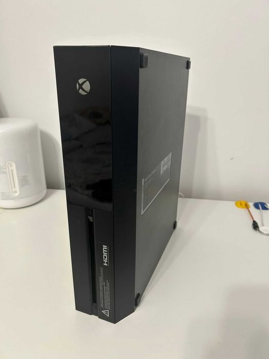 Consola Microsoft Xbox One 500GB, Negru + 3 controllere (2 + 1 Elite)