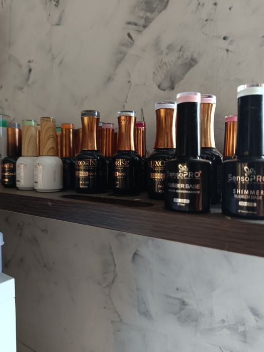 Vând produse de unghii noi mulțumesc ne folosite