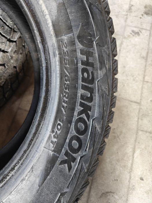 Продам шины зимние шипованные