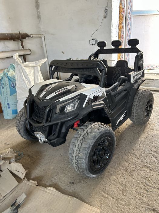 Машинка детская на пульте управления