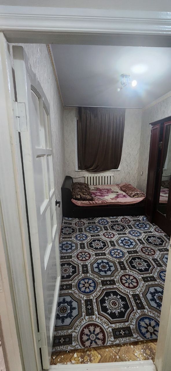 Chilonzor  11 kvda 4 honali uy bor.